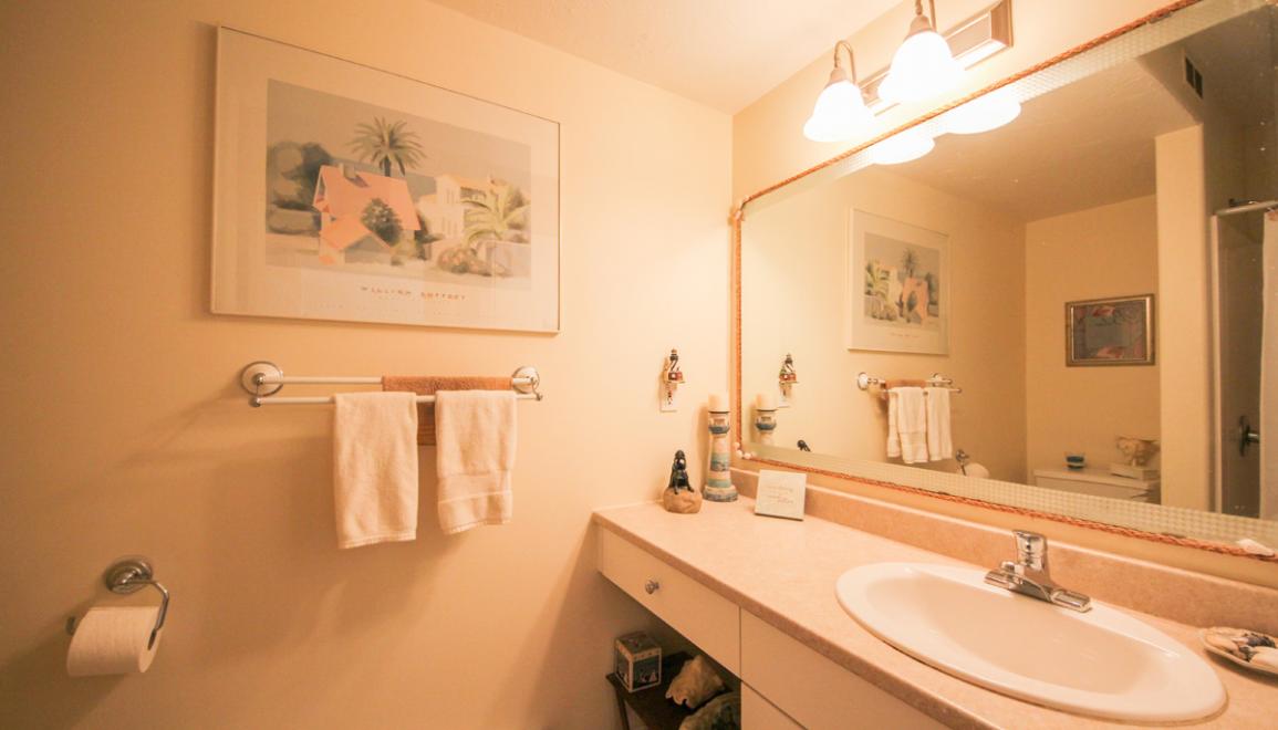 Strathmore Apartments Bathroom Image