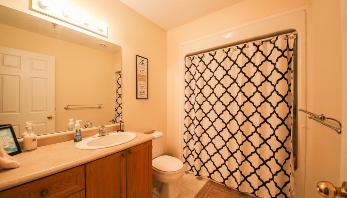 Southgate Apartments Bathroom Image