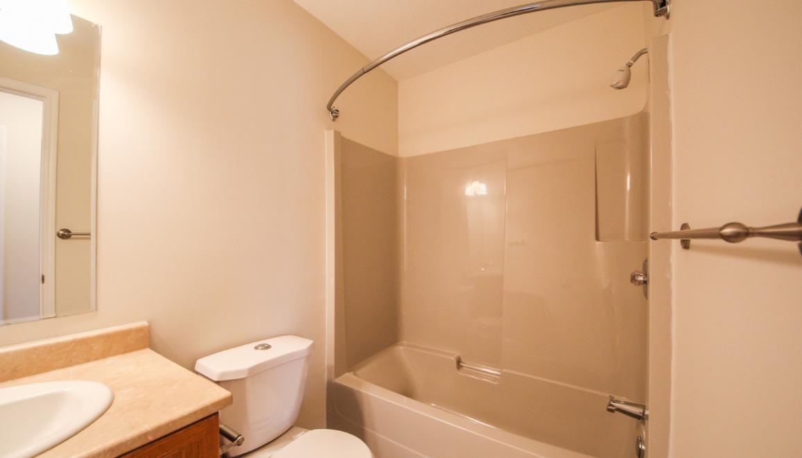 Gauvin Road Apartments Bathroom Image
