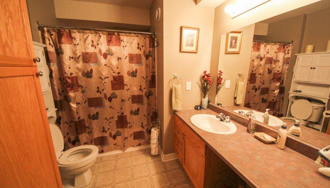 100 Archibald Room Bathroom Image