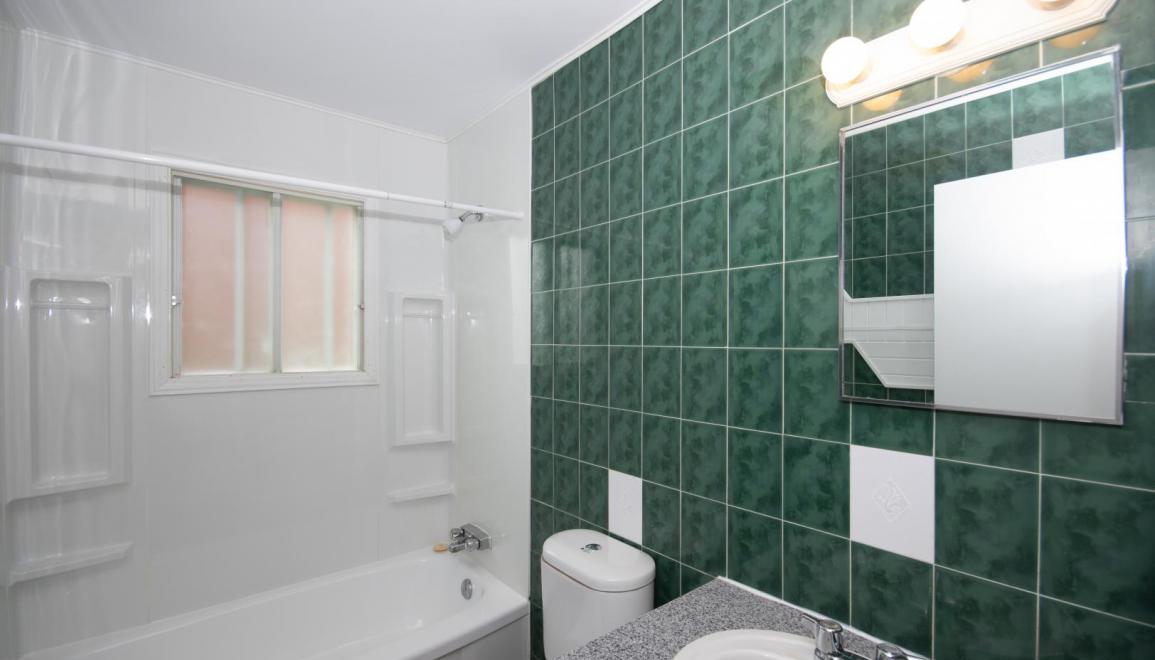 Cedar Glen Apartments Bathroom Image