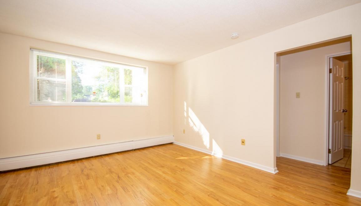 Elroy Apartments Living Room Image