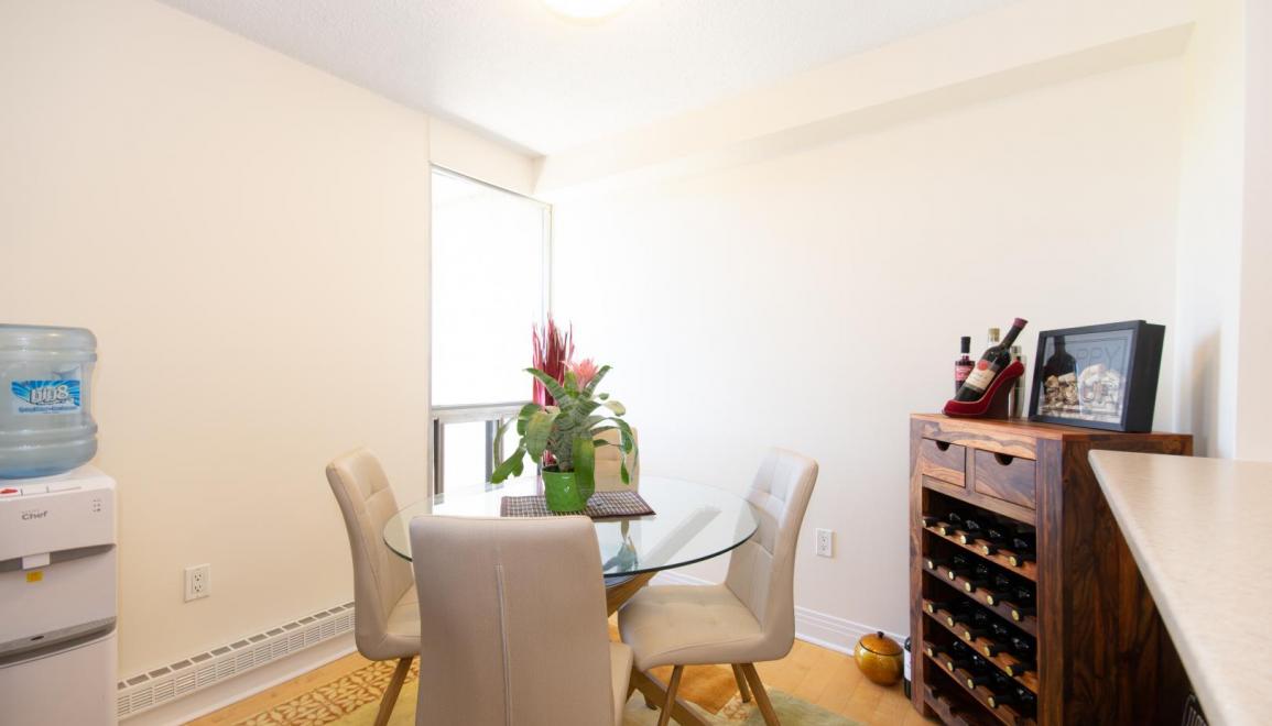 Forest Hills Towers Dining Room Image