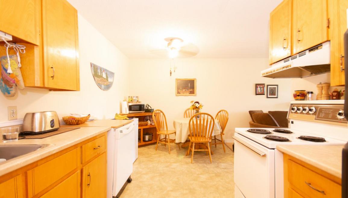 75 Greenfields Apartment Kitchen & Dining Room Image