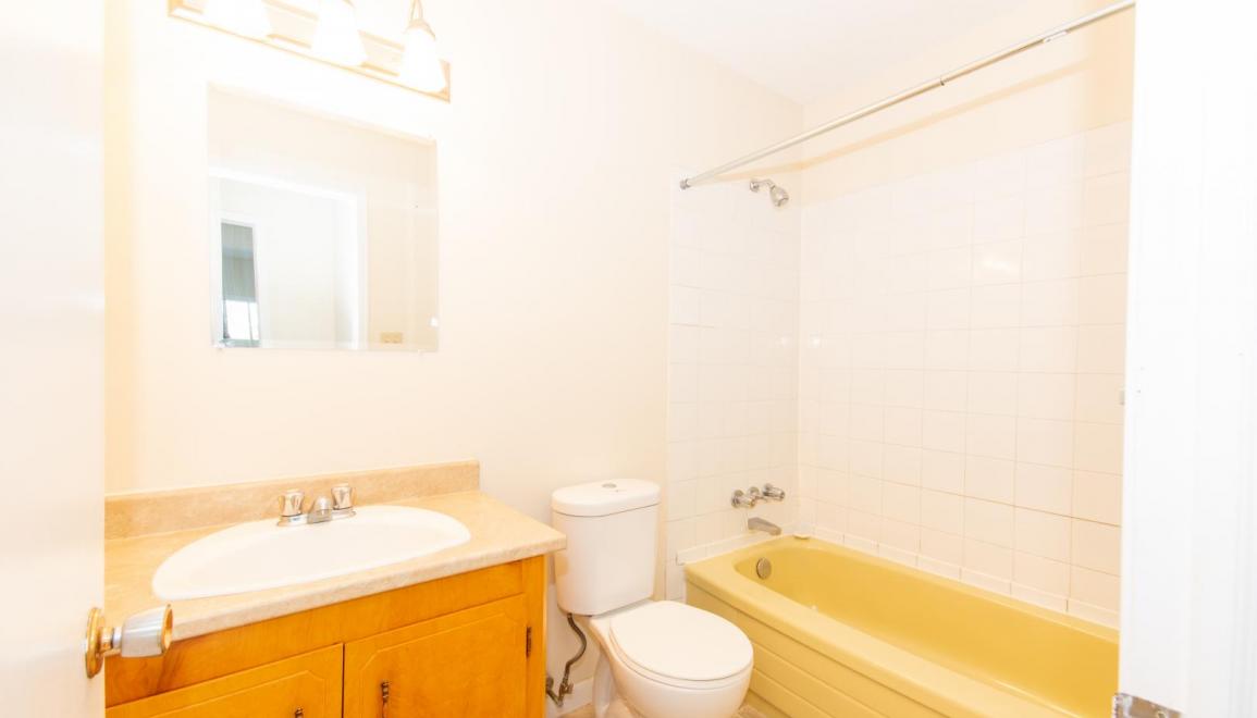270 Parkside Apartments Bathroom Image