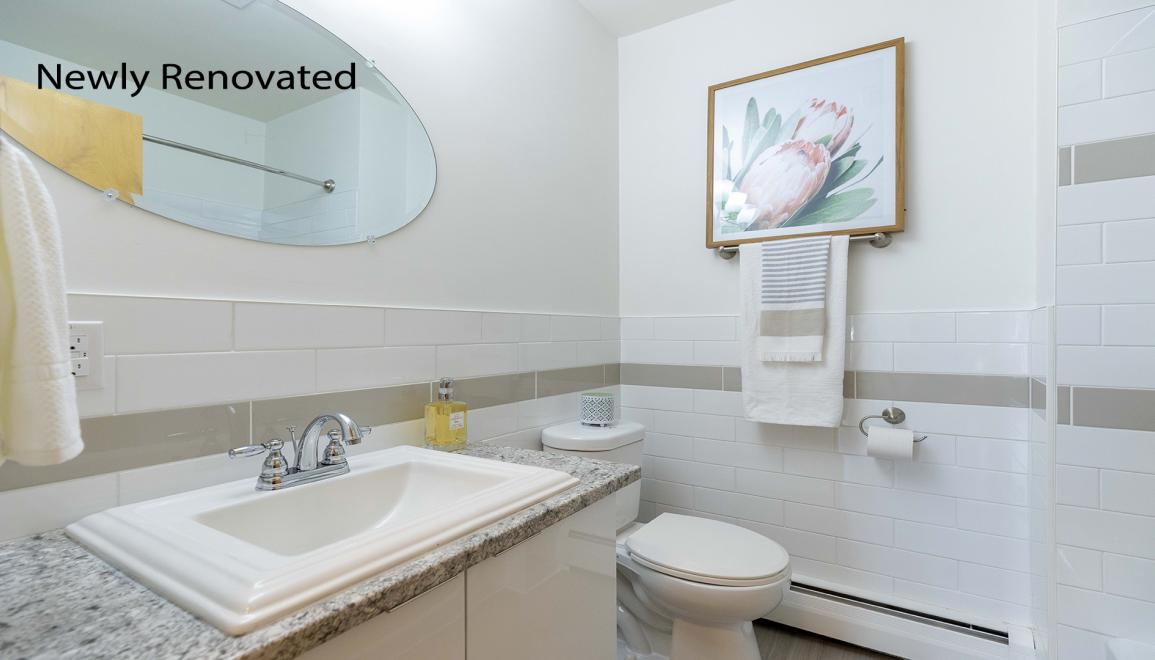Lorentz Apartments Bathroom Image