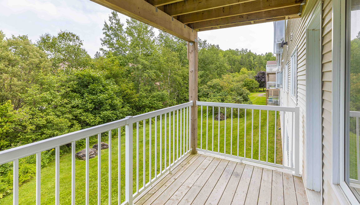 Rocky Hill Apartments Balcony