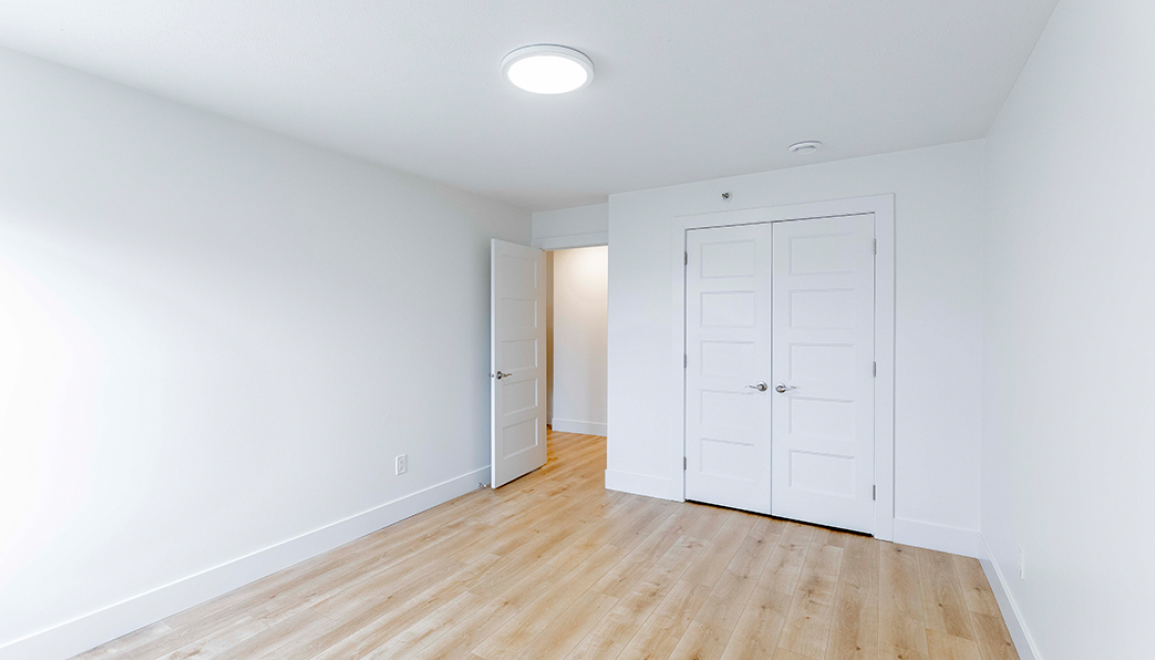 Southgate Apartments Bedroom Closet