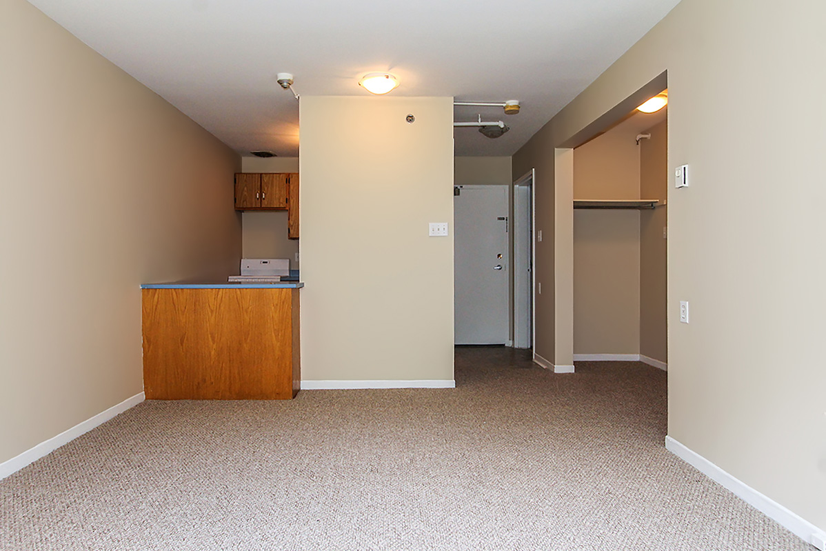 Meadowland Manor Kitchen & Entry Image