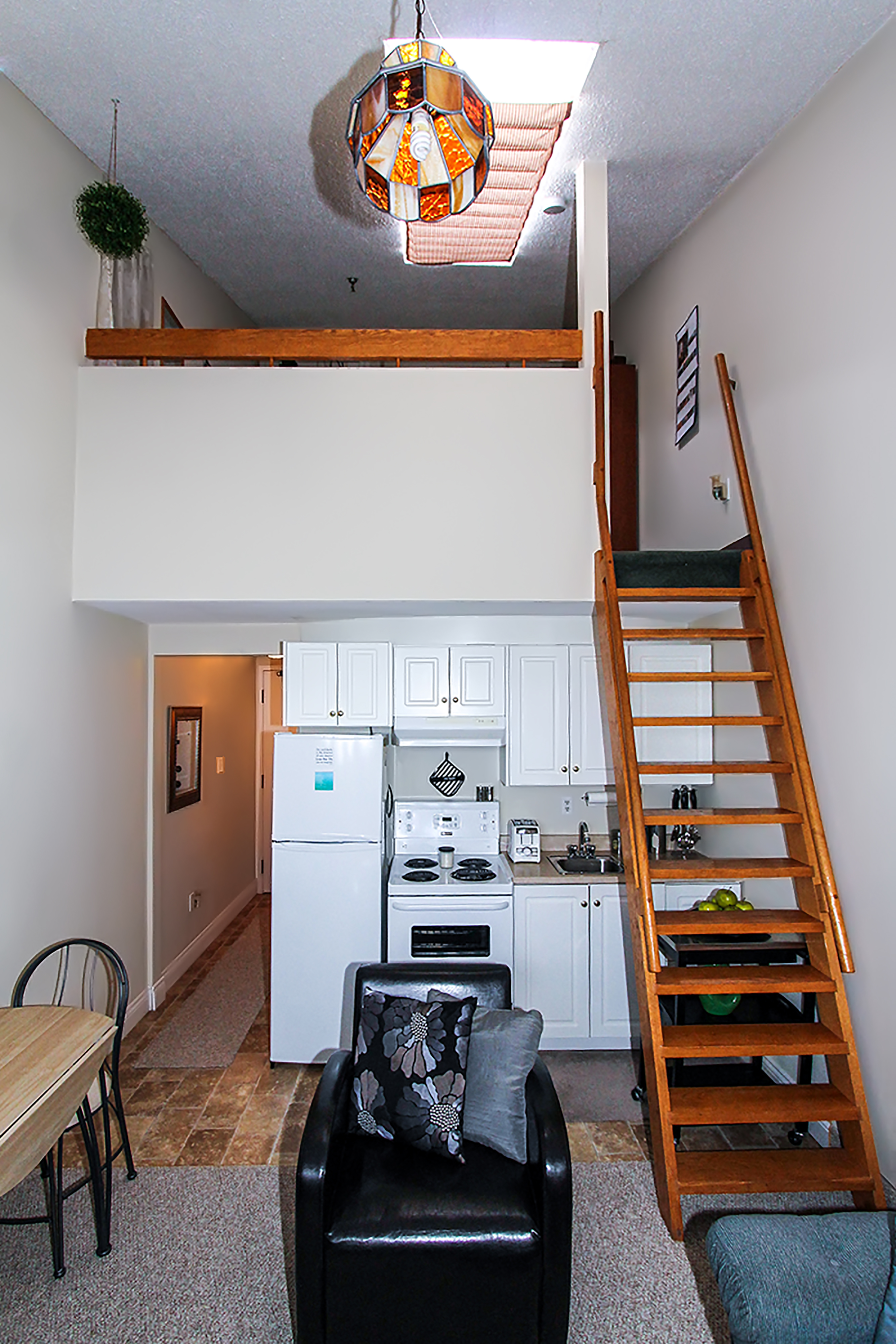 Rutledge Manor Kitchen and Loft Image
