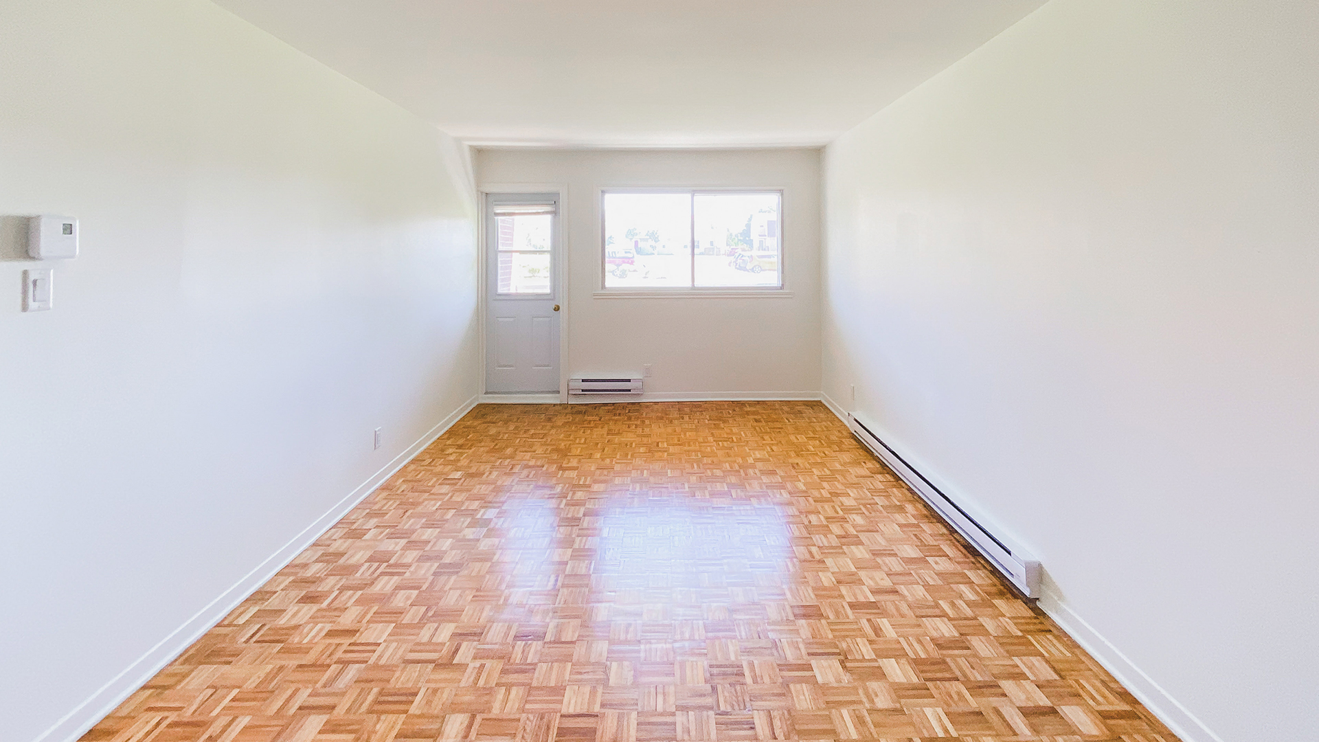 170 Torbay Road Apartments Livingroom Image