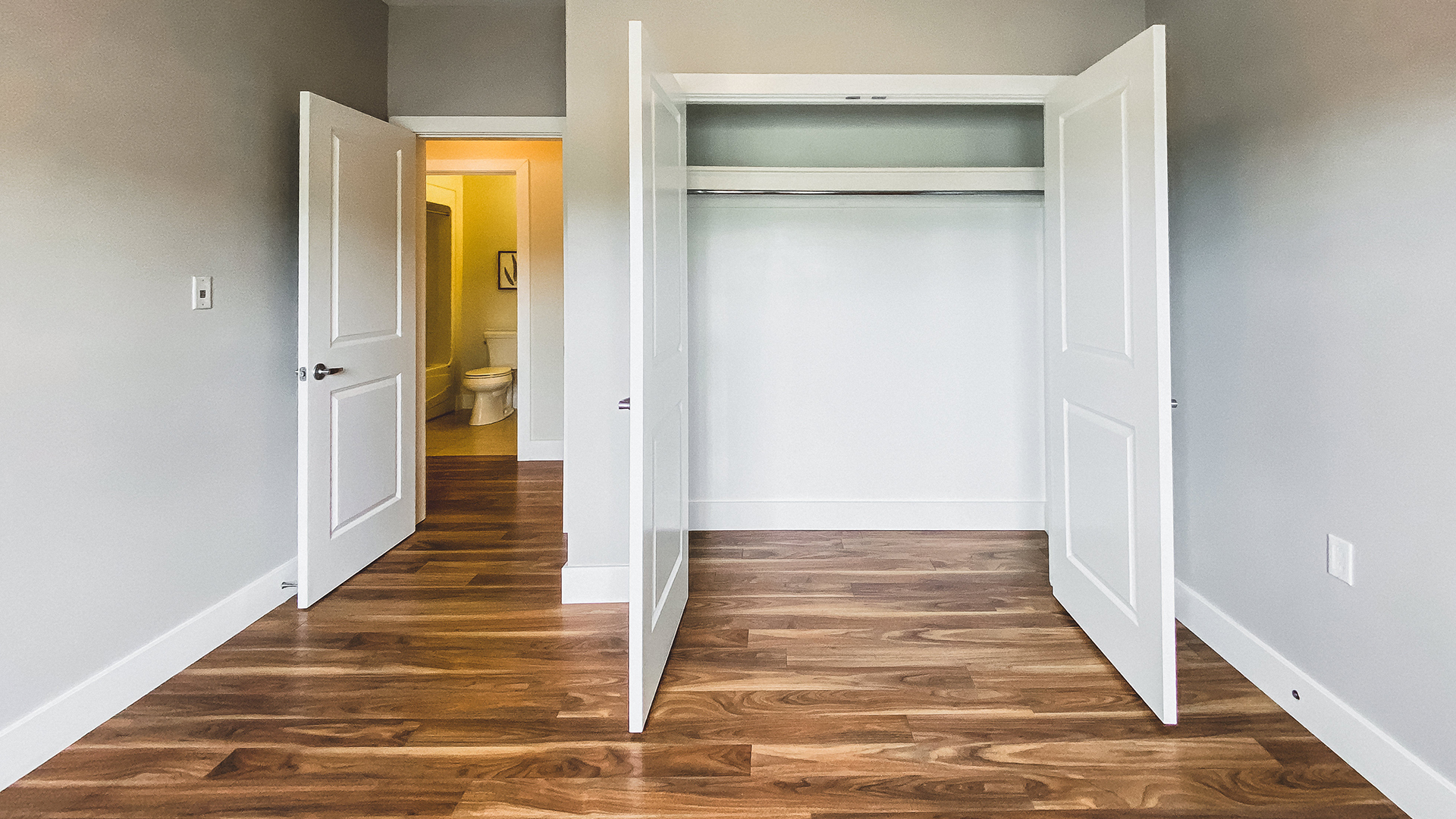 Chelsea Place I & 2 Apartments Bedroom With Closet Image