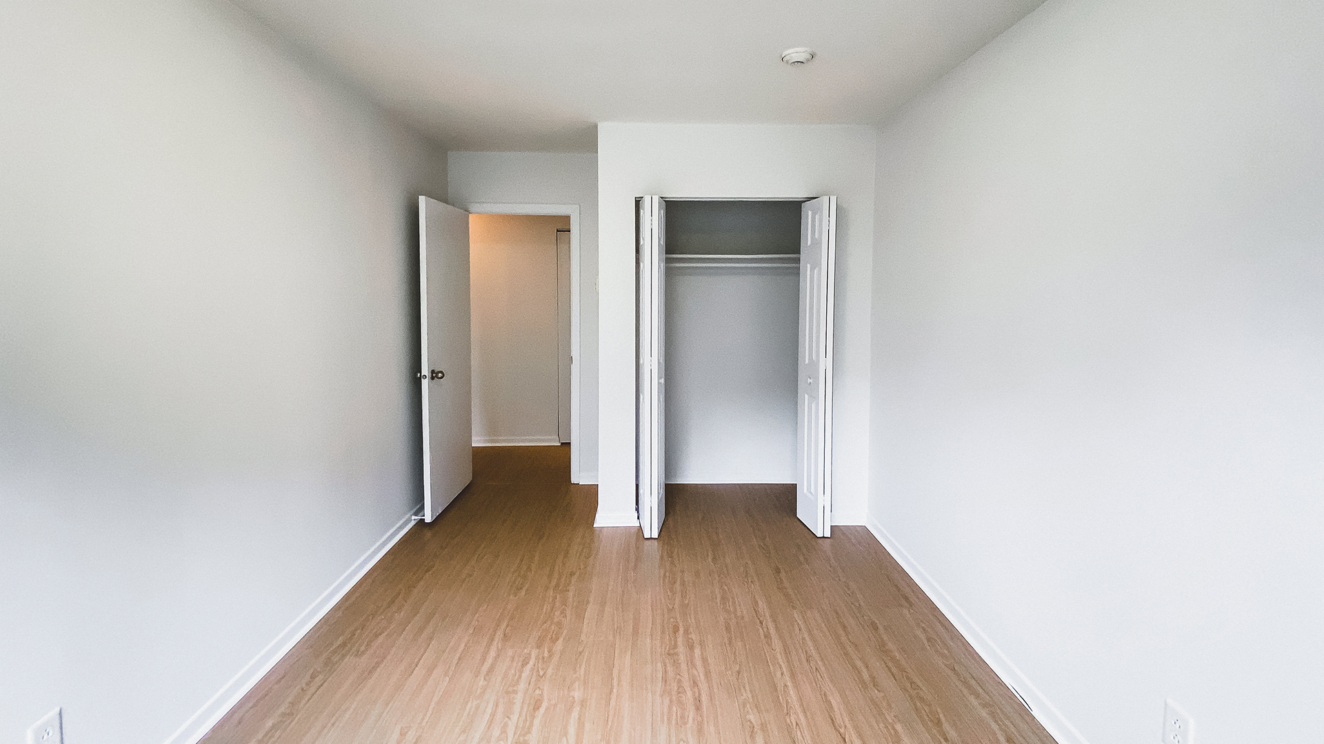 Cornwall Manor Apartments Bedroom With Closet Image