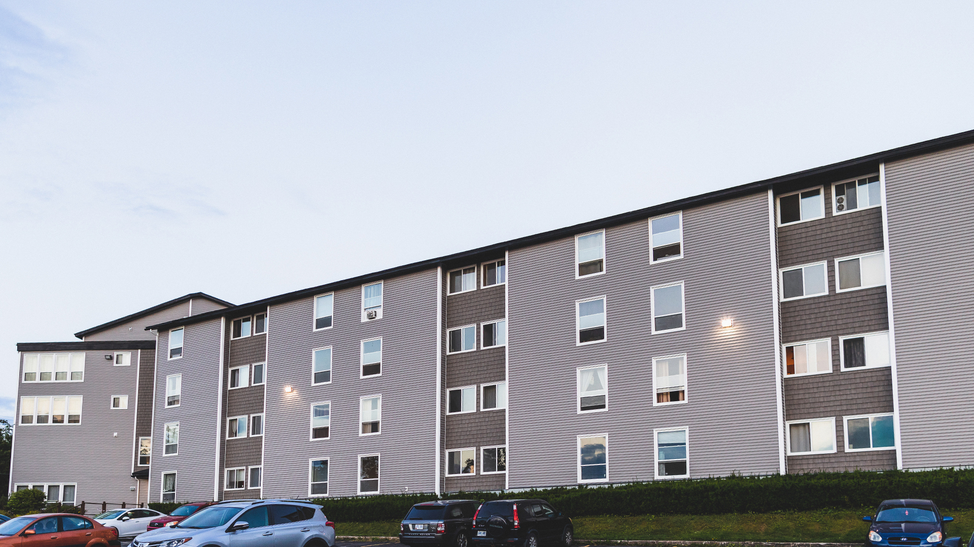 Meadowland Manor Apartments Exterior Building Image