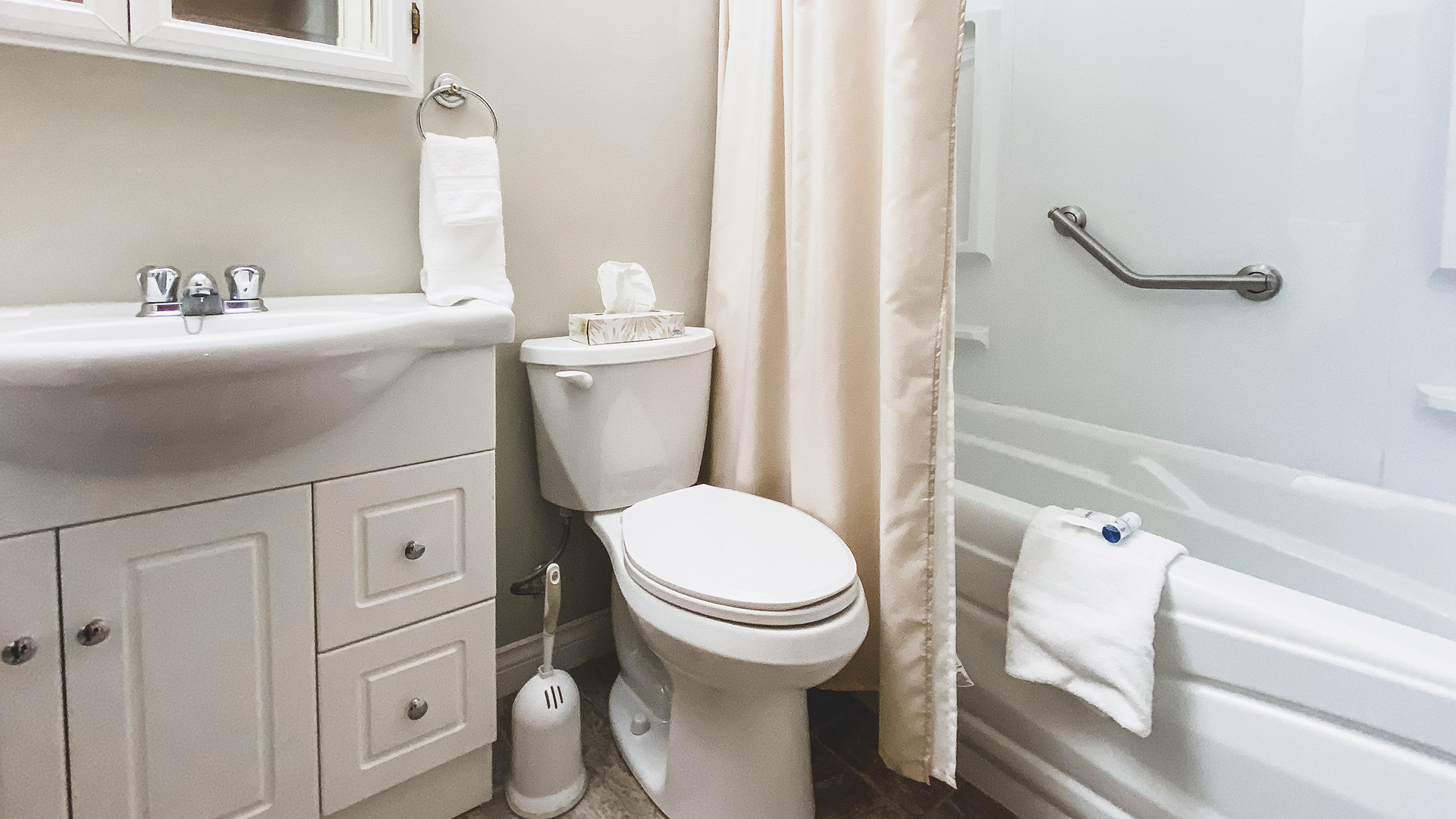 Rutledge Manor Bathroom Image