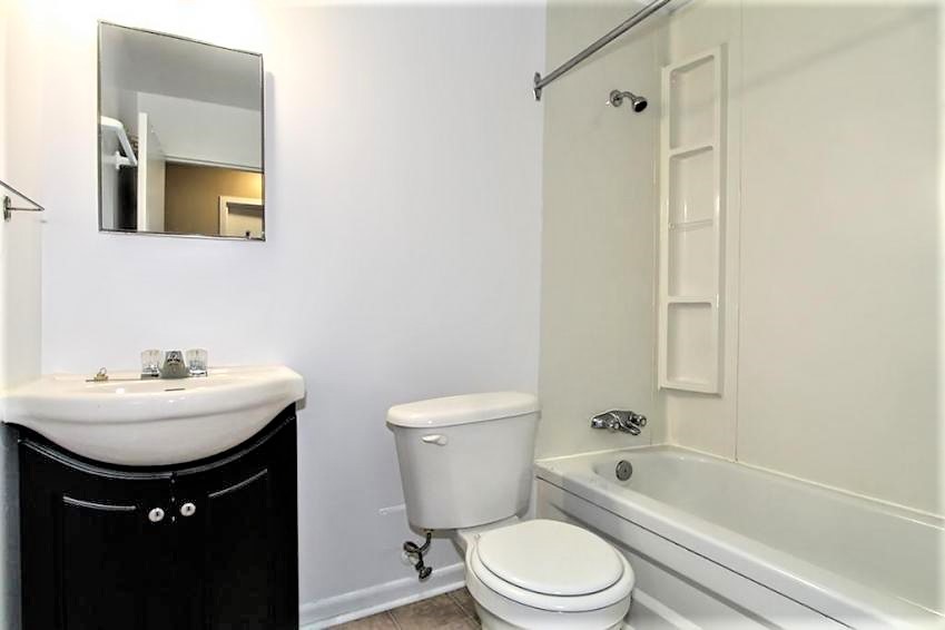 Pleasant View Apartments Bathroom Image