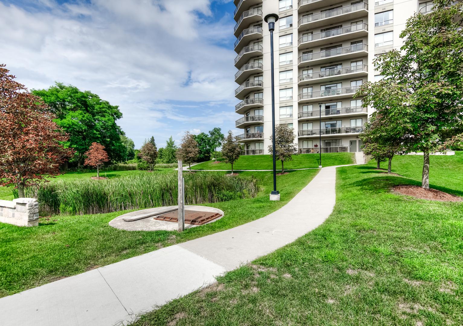 Rivers Edge 1 Apartments Exterior 2 Image