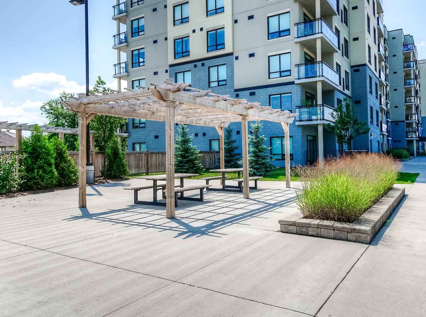 Saginaw Gardens Apartment Exterior Image 2