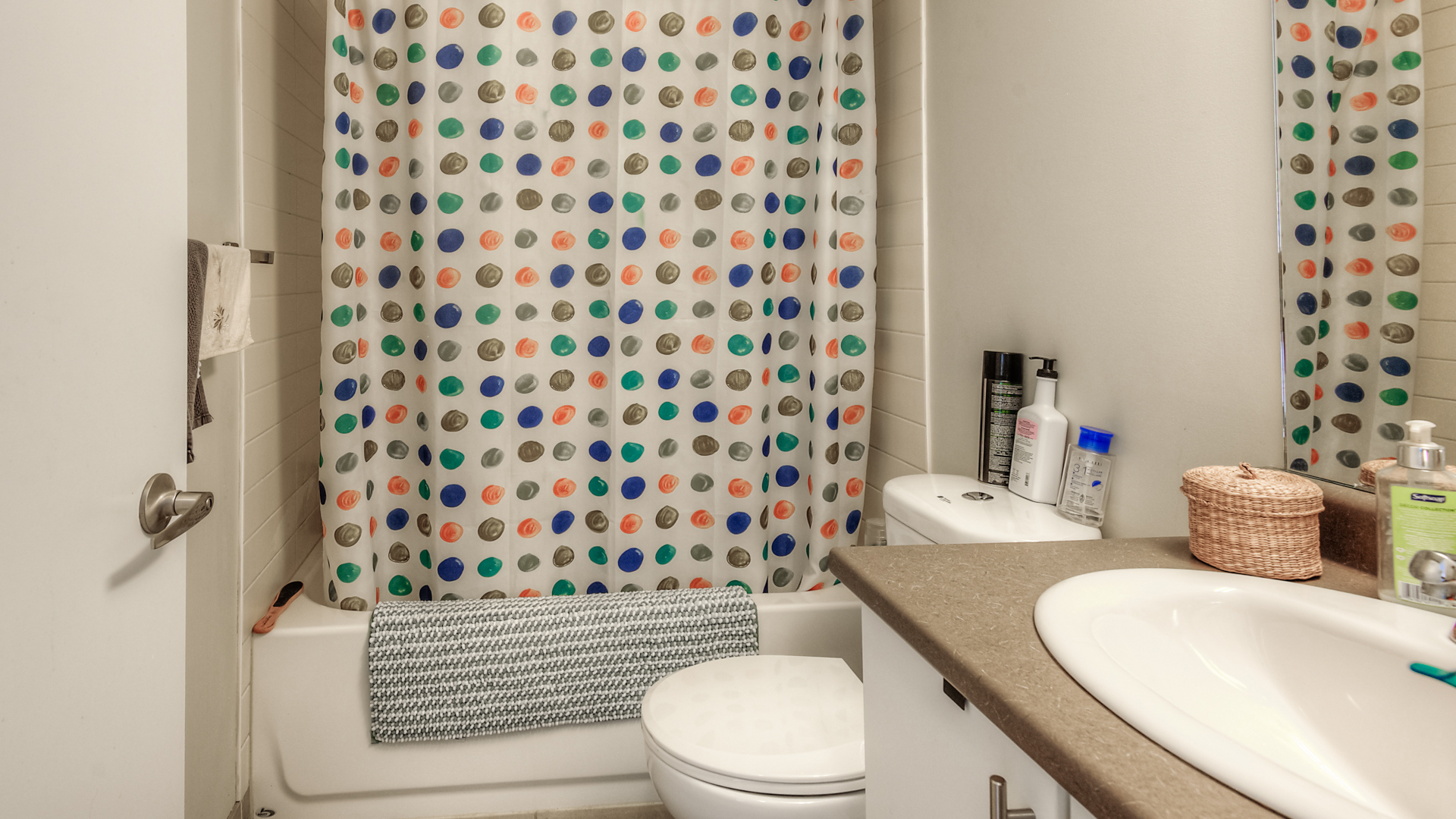100 Lower Ossington Avenue Bathroom Image