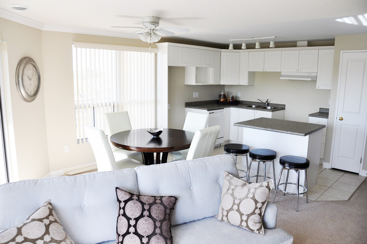 Rivers Edge 2 Apartments Kitchen Image