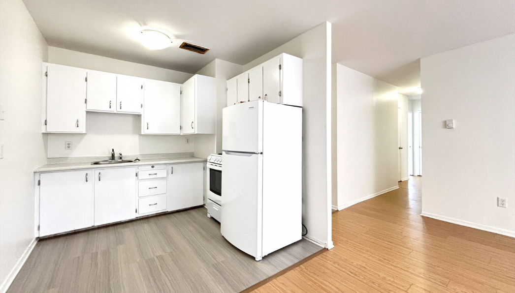 Centennial Towers & Braemore Plaza - Kitchen