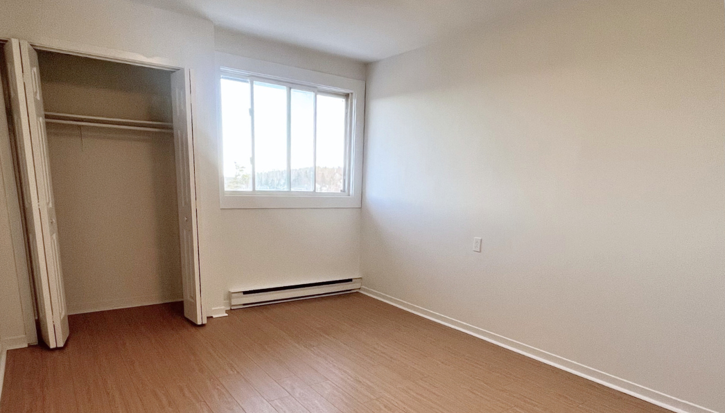 Meadowland Manor Apartments Bedroom