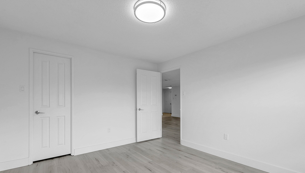 Rivers Edge 1 Renovated Bedroom Closet