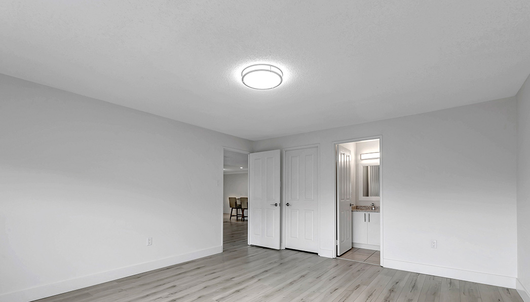 Rivers Edge 1 Renovated Primary Bedroom