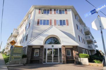 101 Archibald Exterior Image