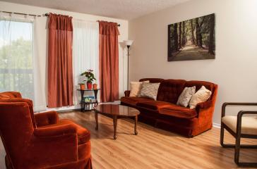 Hillcrest Apartments Living Room Image