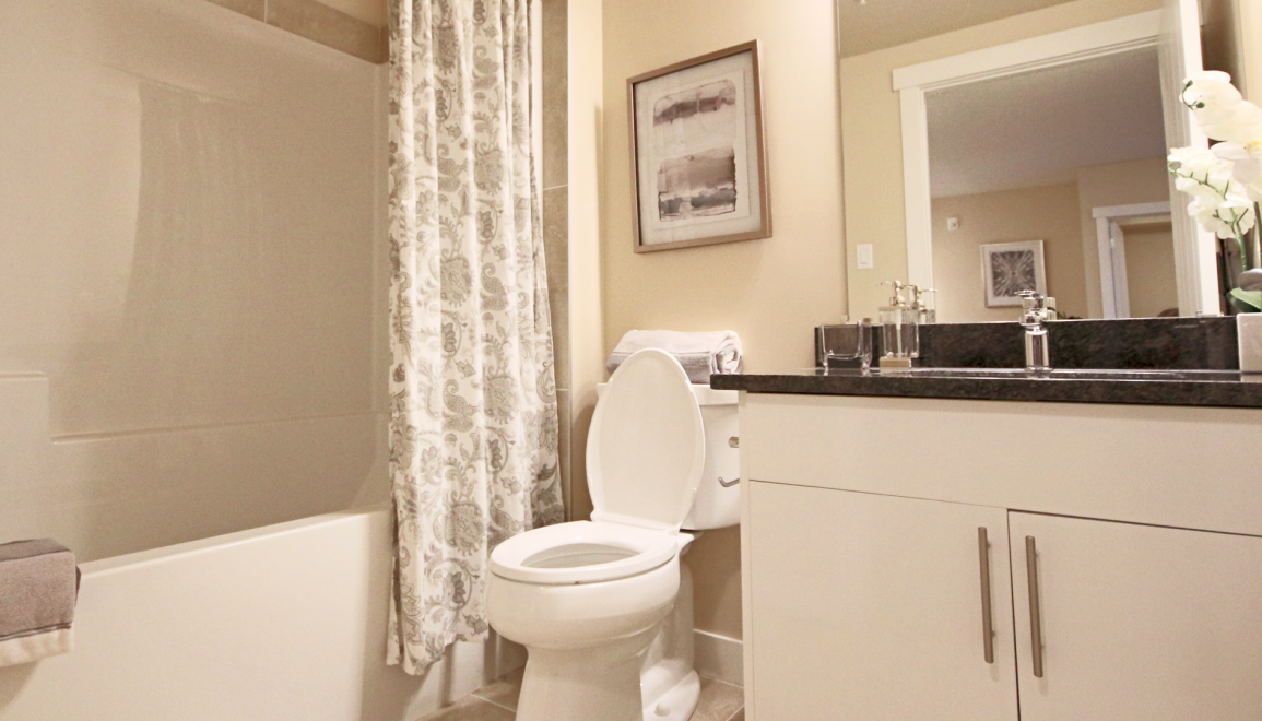  Nautical Luxury Suites at Summerside Bathroom Image