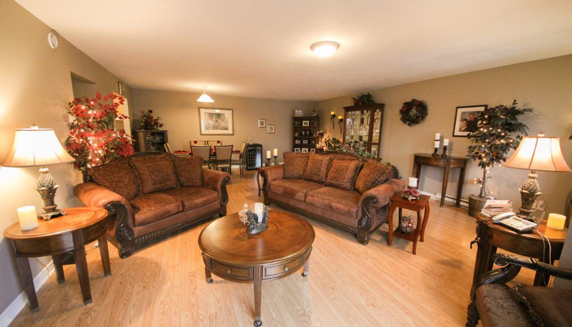 100 Archibald Living Room Image 2