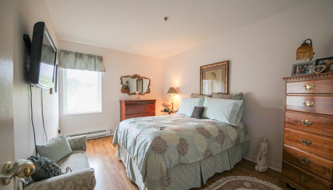 Cambridge Court Apartments Bedroom Image 2