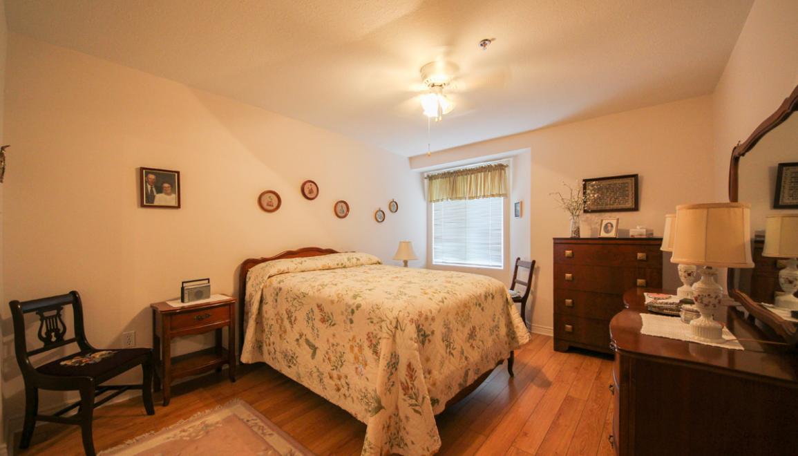 Cambridge Court Apartments Bedroom Image