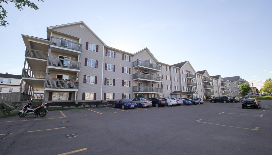 100 Archibald Exterior Image 2
