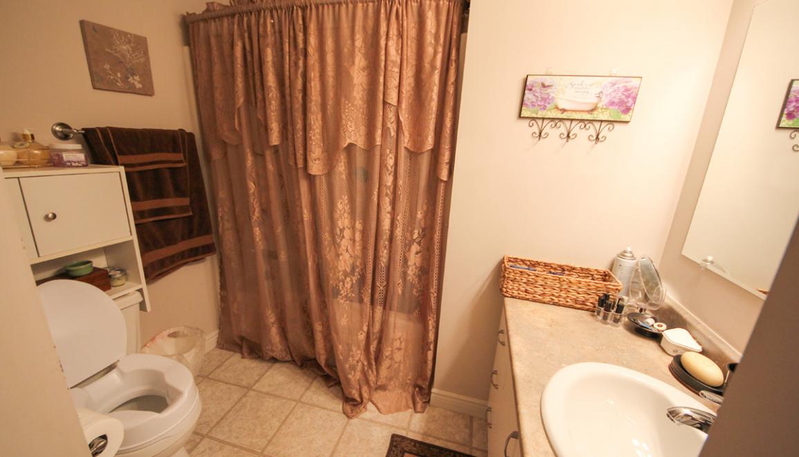 101 Archibald Bathroom Image