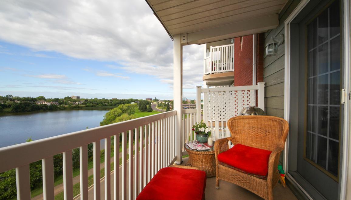 Eagle Ridge Apartments Balcony Image