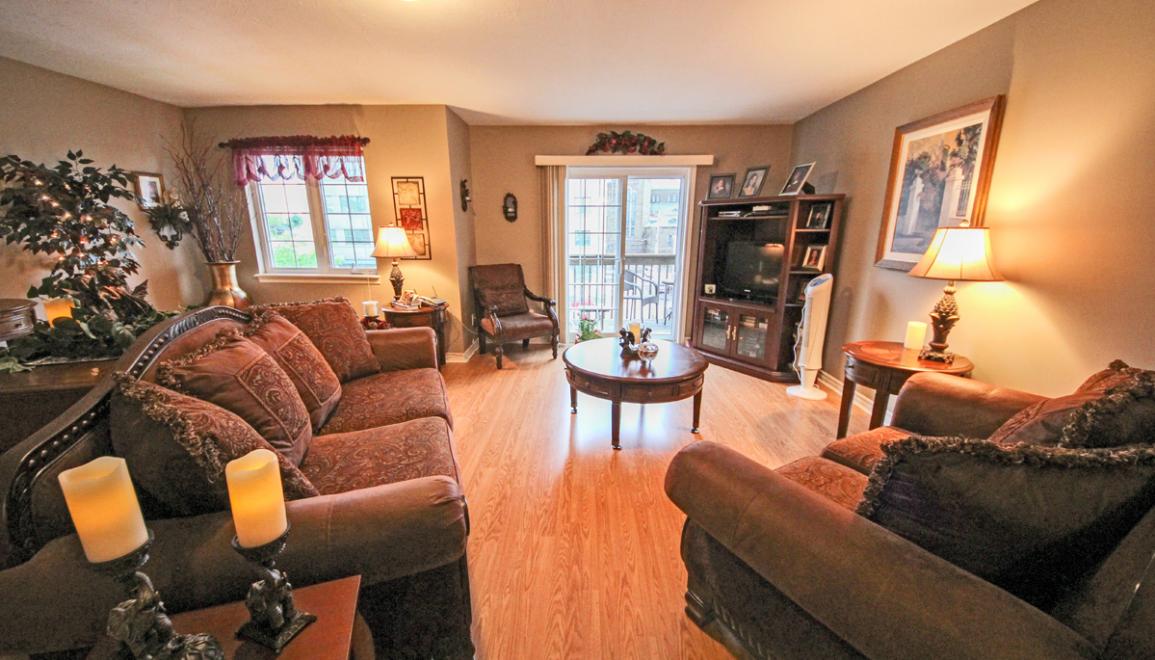 100 Archibald Living Room Image