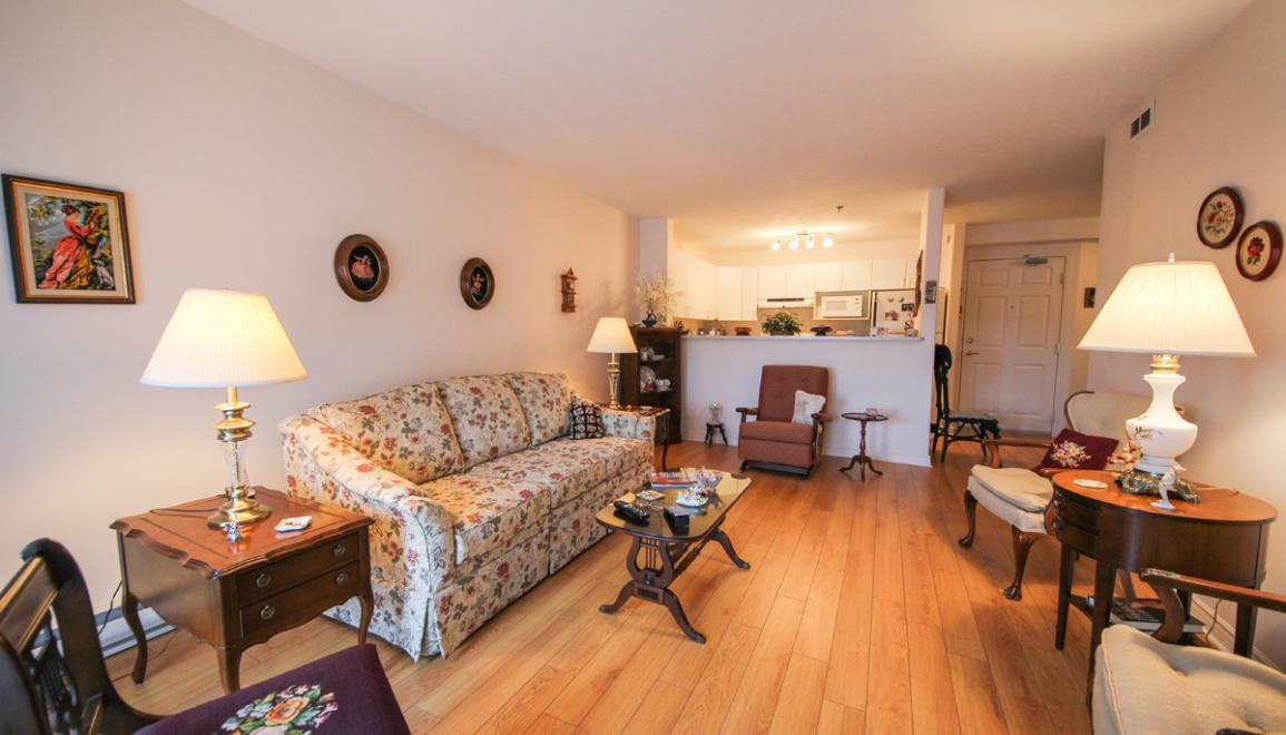 Cambridge Court Apartments Living Room & Kitchen Image