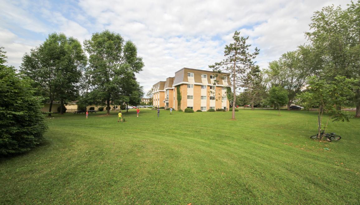Elroy Apartments Exterior 2 Image