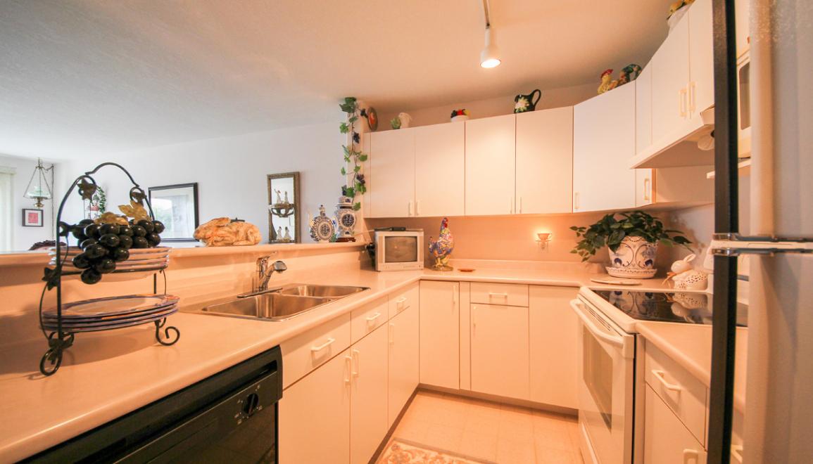 Cambridge Court Apartments Kitchen Image