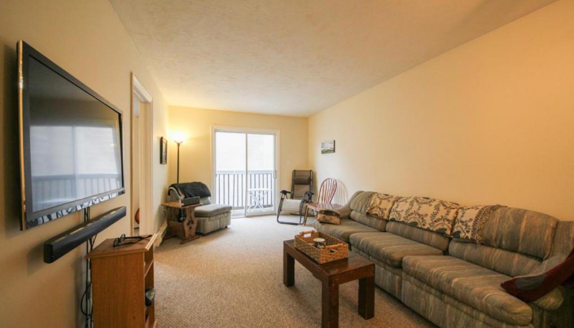 969 Regent Street Apartments Living Room Image