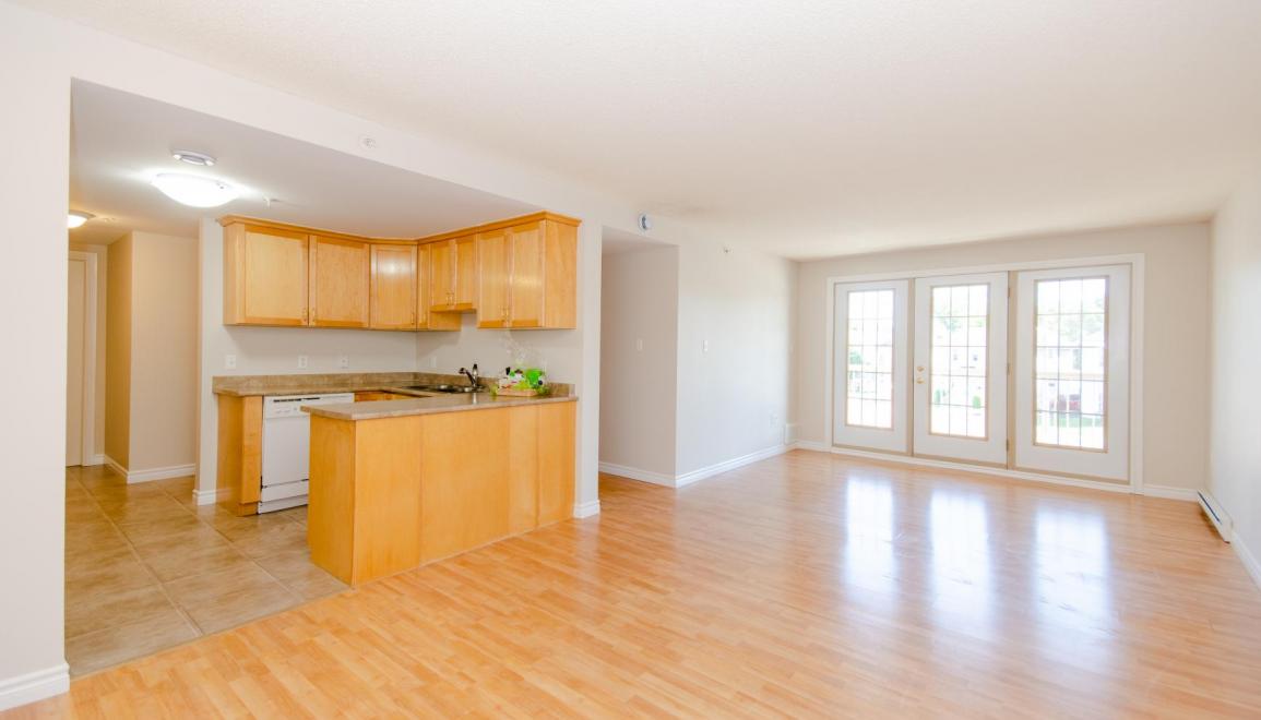 Belmar Plaza Living Room & Kitchen Image