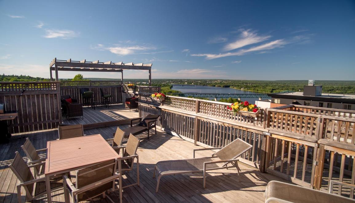 Forest Hills Towers Roof Top Patio Image