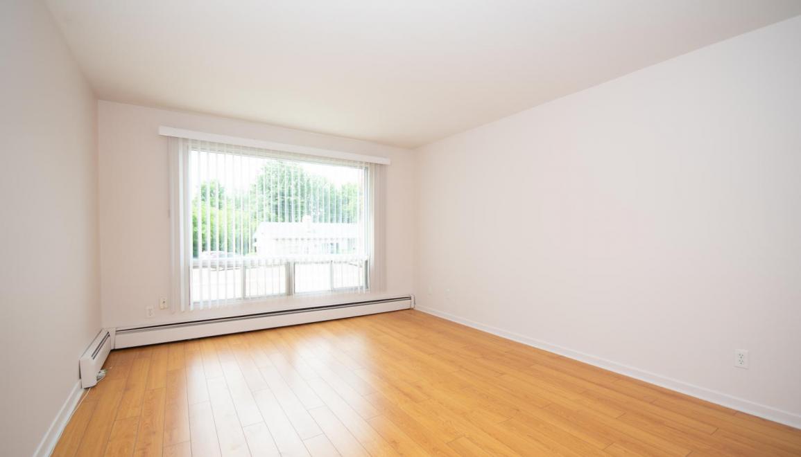 Pine Glen Apartments Living Room Image