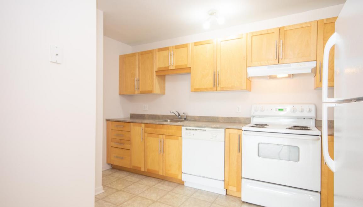 Pine Glen Apartment Kitchen Image