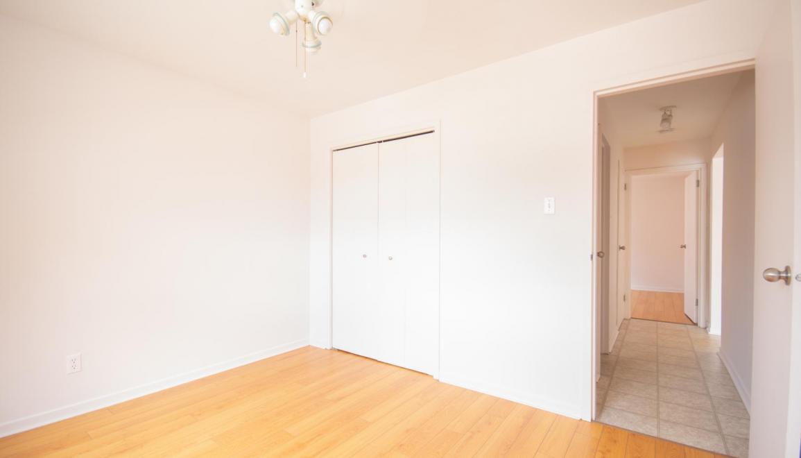 Pine Glen Apartments Bedroom Image 2