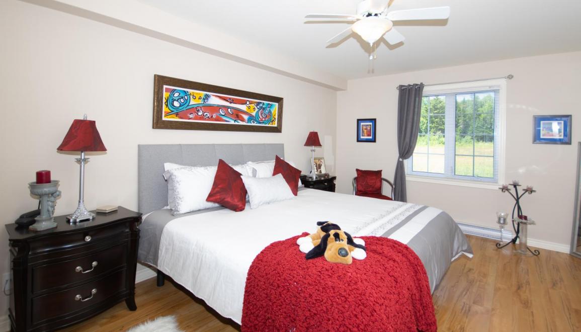 300 Reynolds Street Apartment Bedroom Image