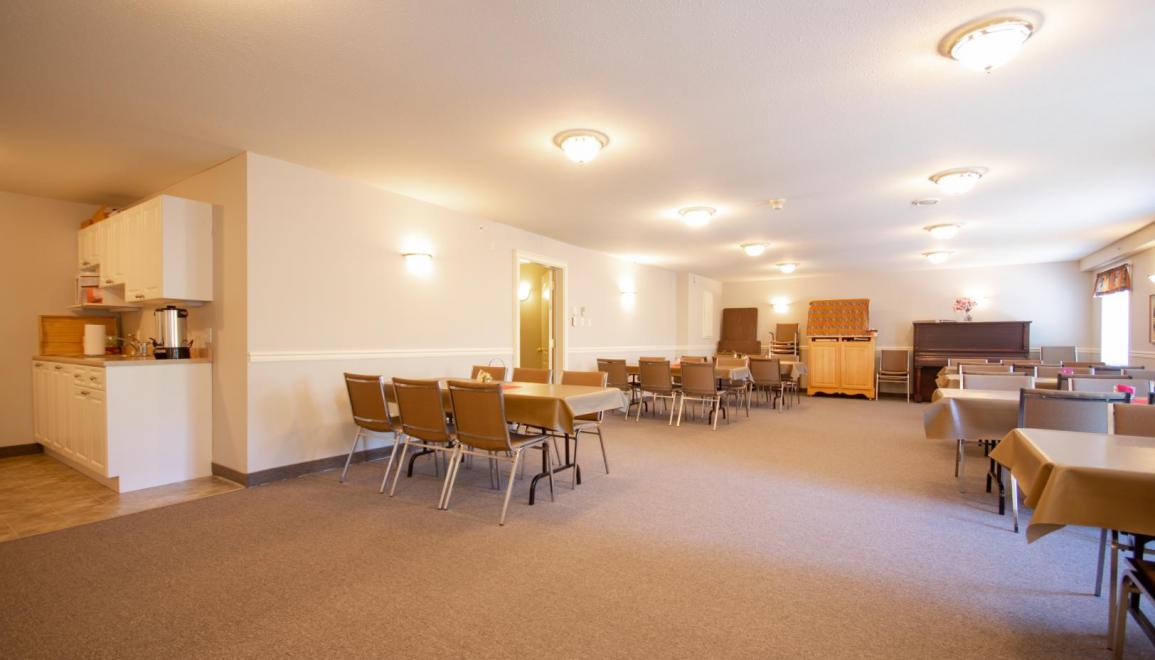300 Reynolds Street Apartment Common Room Image