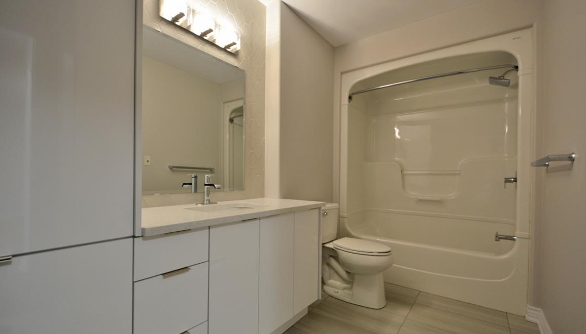 Cambridge Place Bathroom Image